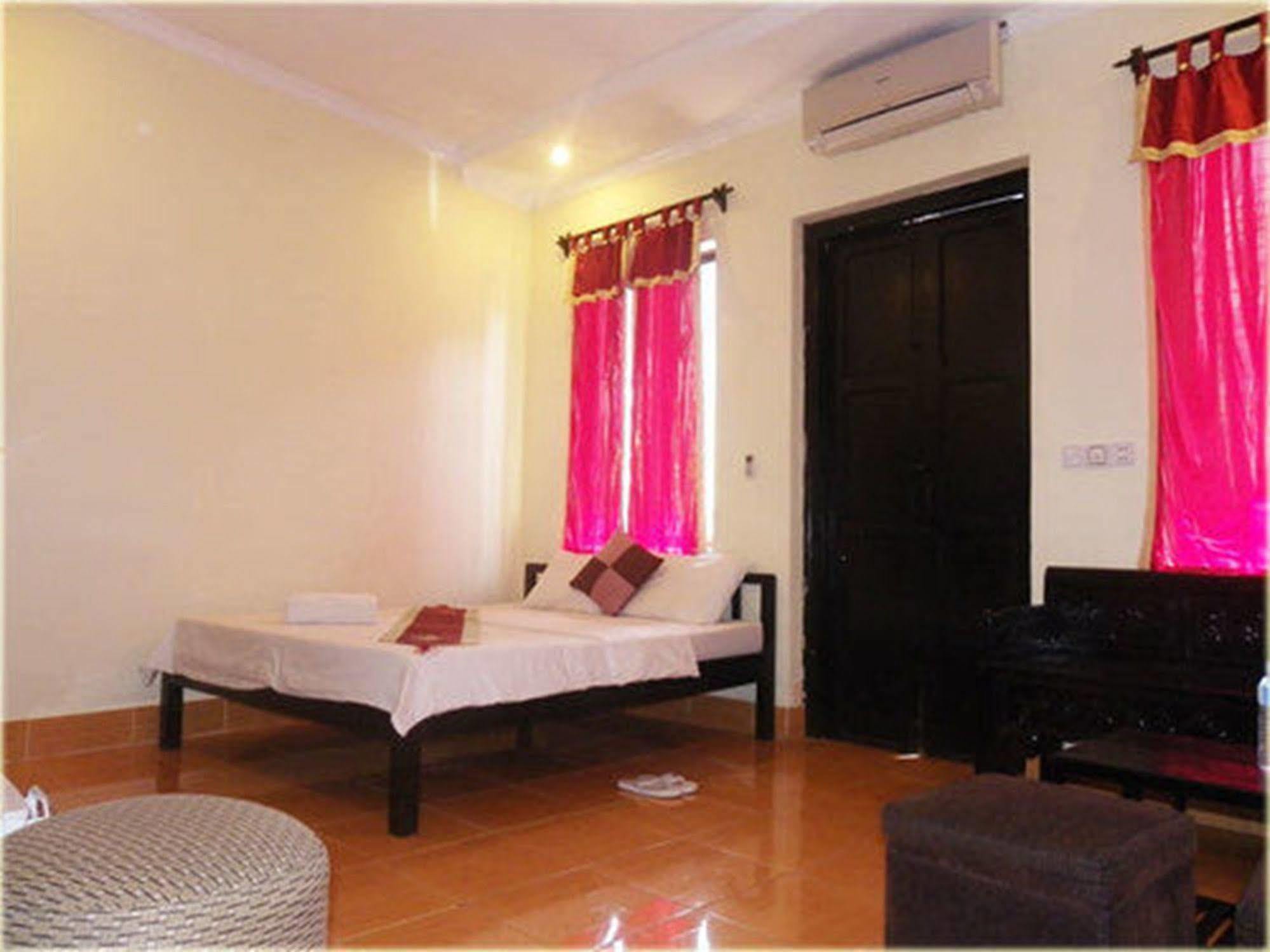 Sovanphum Guesthouse And Restaurant Phnom Penh Exterior foto