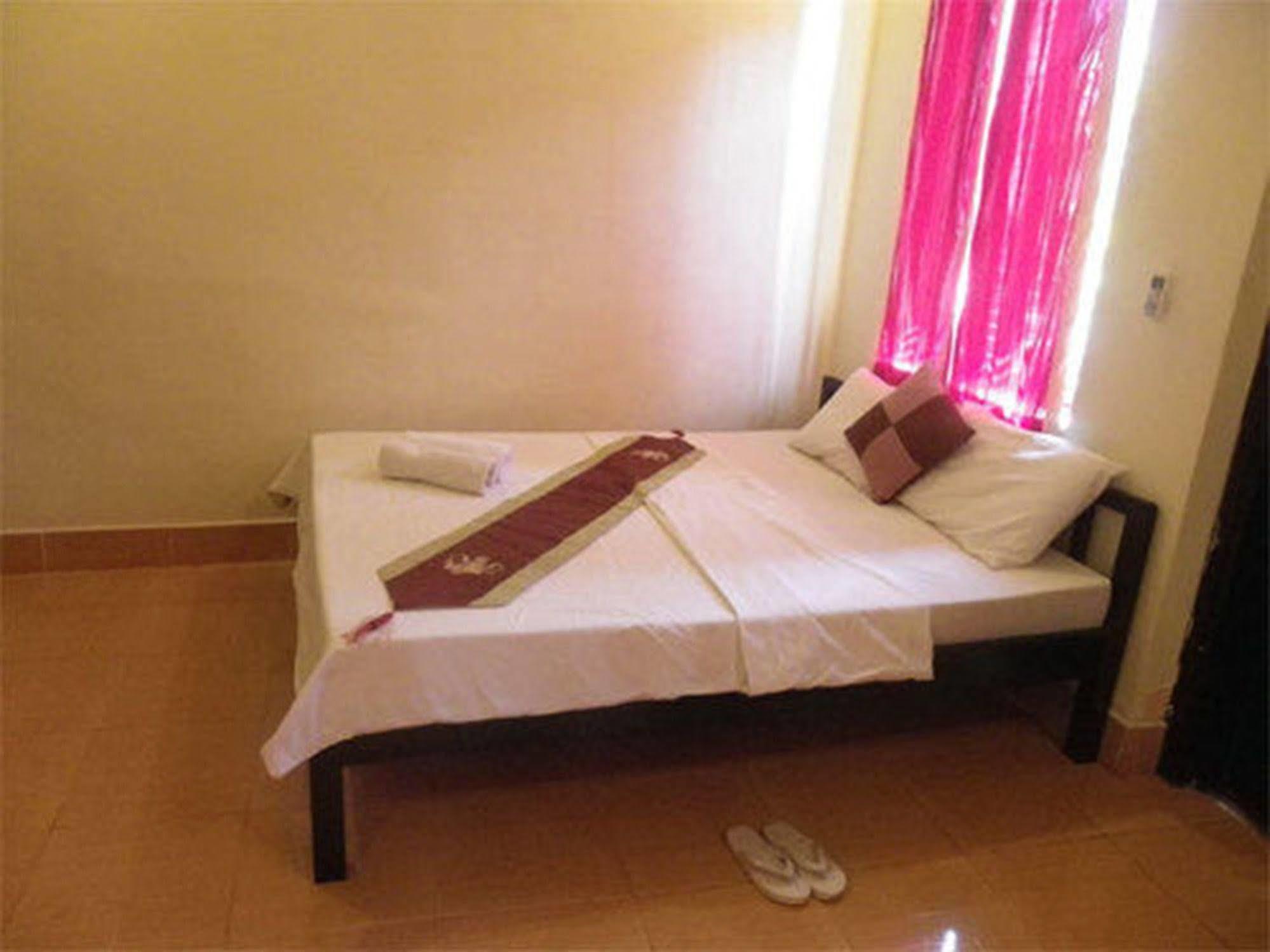 Sovanphum Guesthouse And Restaurant Phnom Penh Exterior foto