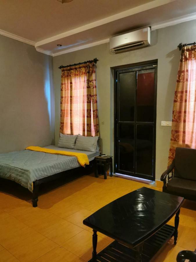 Sovanphum Guesthouse And Restaurant Phnom Penh Exterior foto
